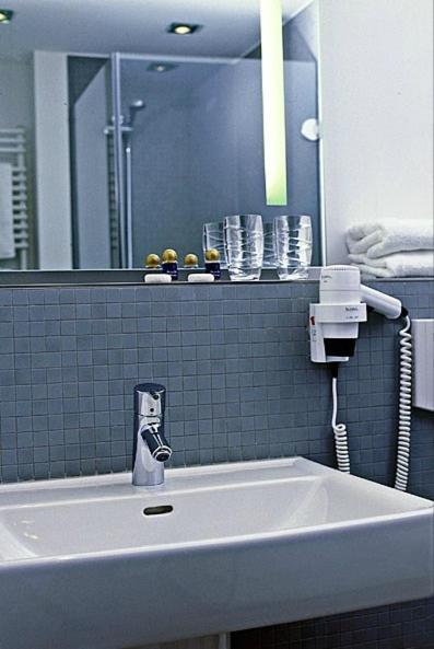 Overnight Tagungshotel Im Abz كيربن الغرفة الصورة